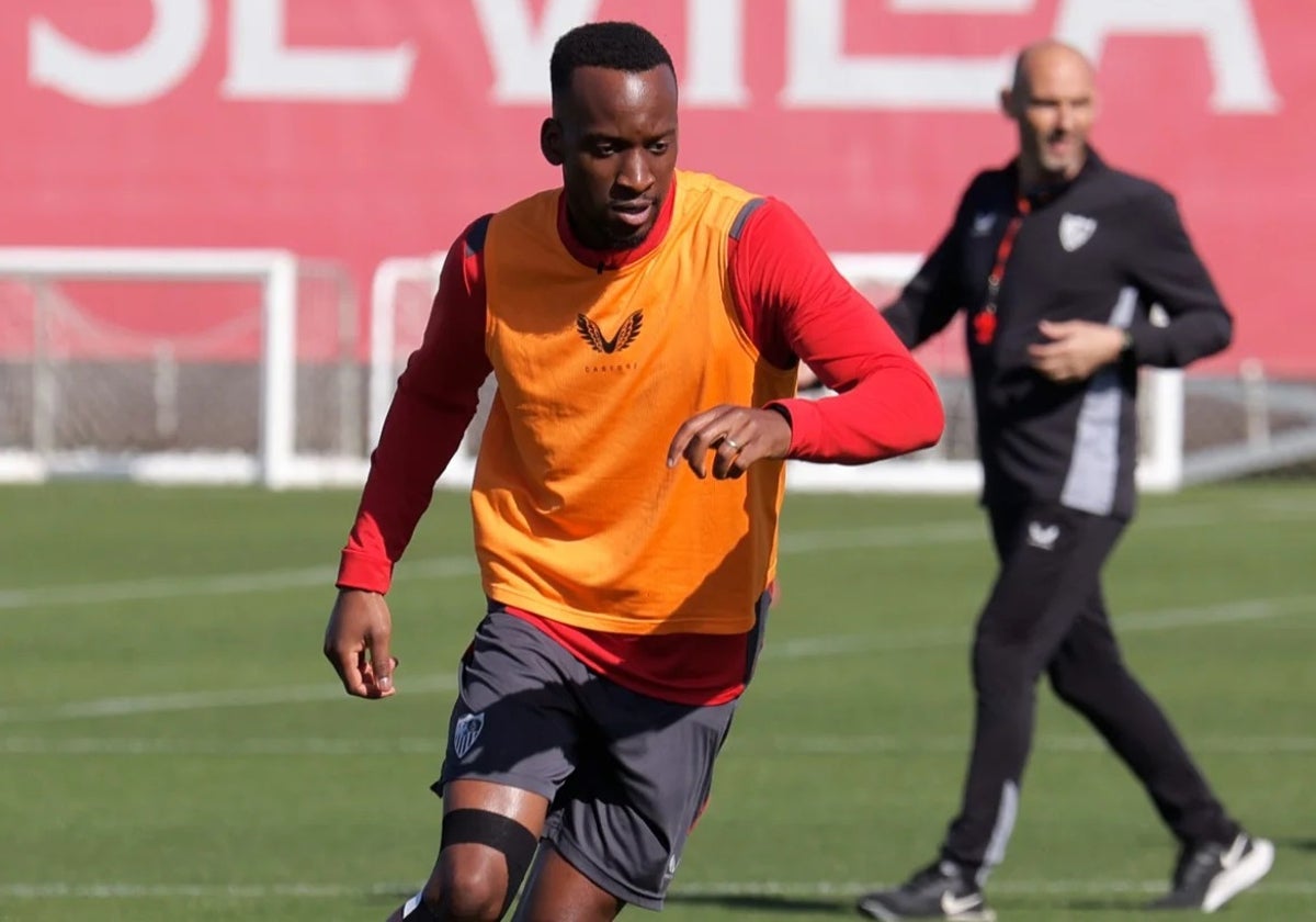 Lukebakio, en un entrenamiento con el Sevilla FC