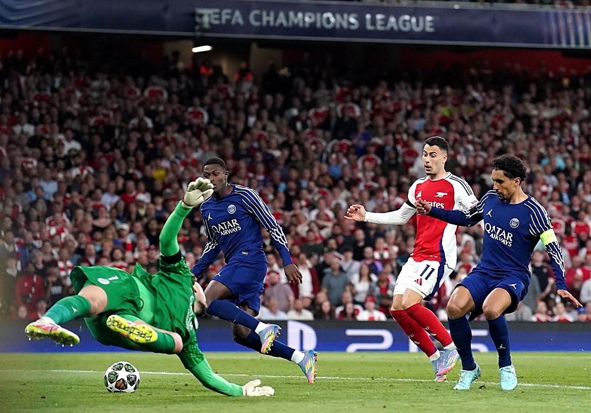 Donnarumma evita el tanto de Trossard con una genial estirada