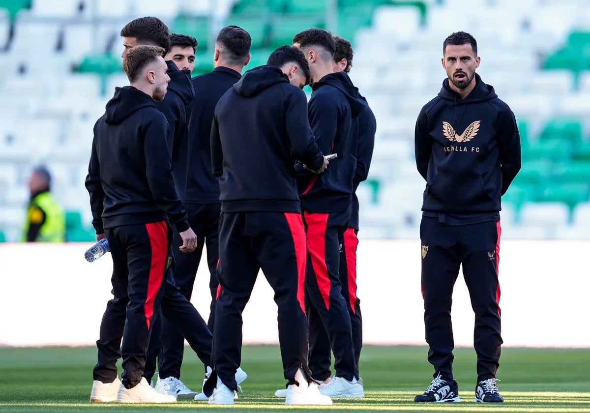 Suso, junto a sus compañeros, en el derbi de la segunda vuelta