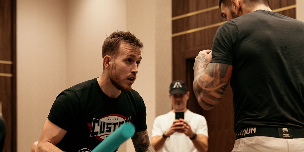 El entrenador de Topuria, sobre la pelea contra Makhachev: «Querrá llevarlo al suelo»
