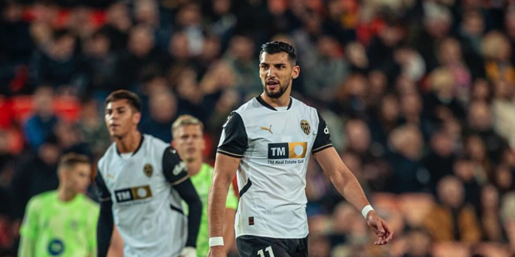 Rafa Mir: «No pienso en mi futuro, pienso en el Valencia»