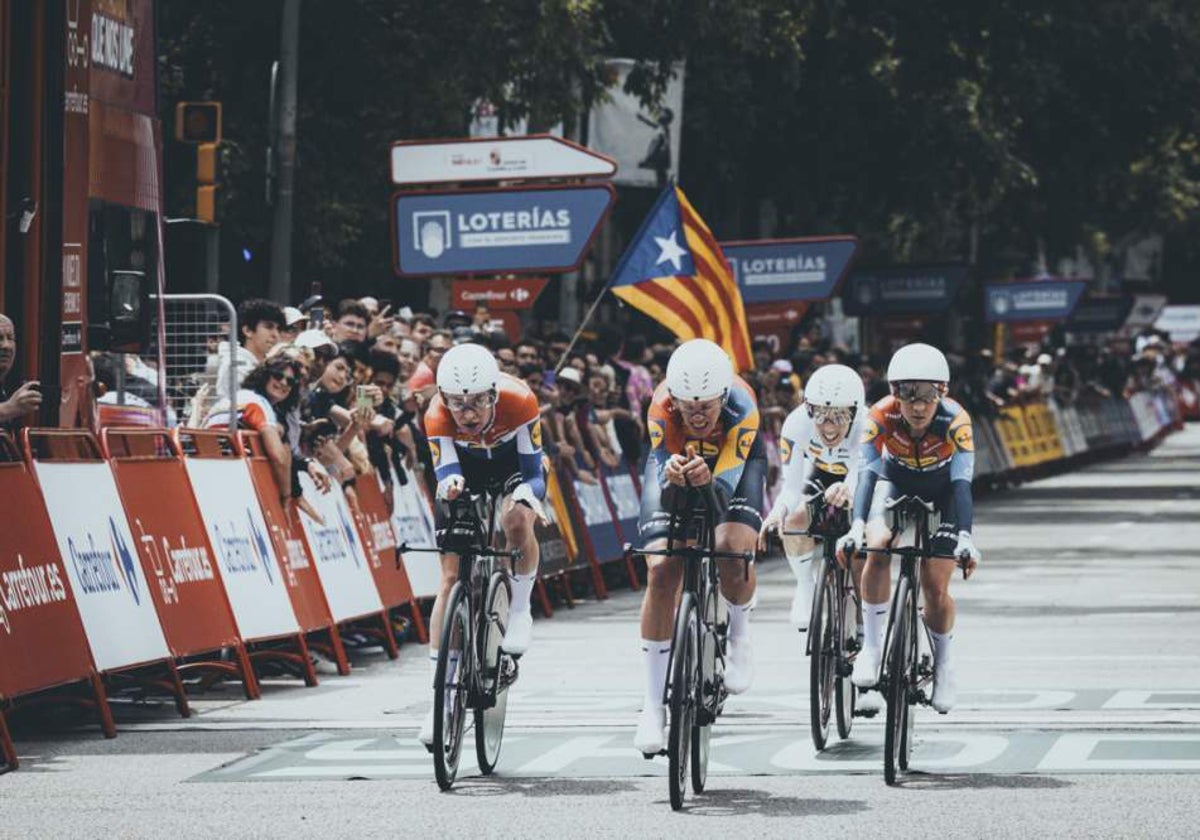 Las ciclistas del Lidl, al entrar en meta