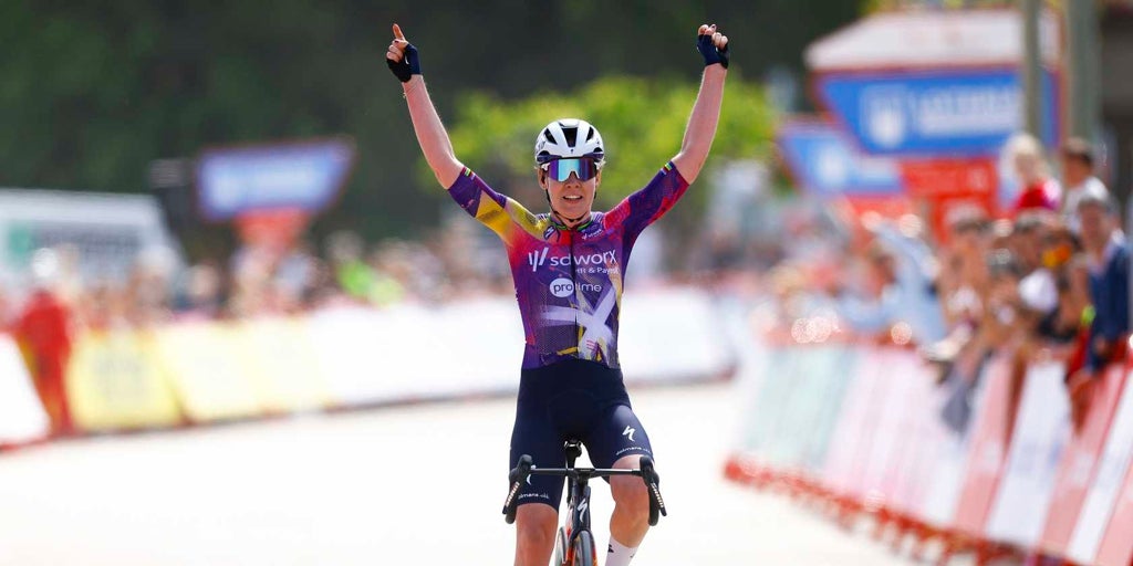 Van der Breggen gana tras cuatro años de retiro y da un vuelco a la Vuelta