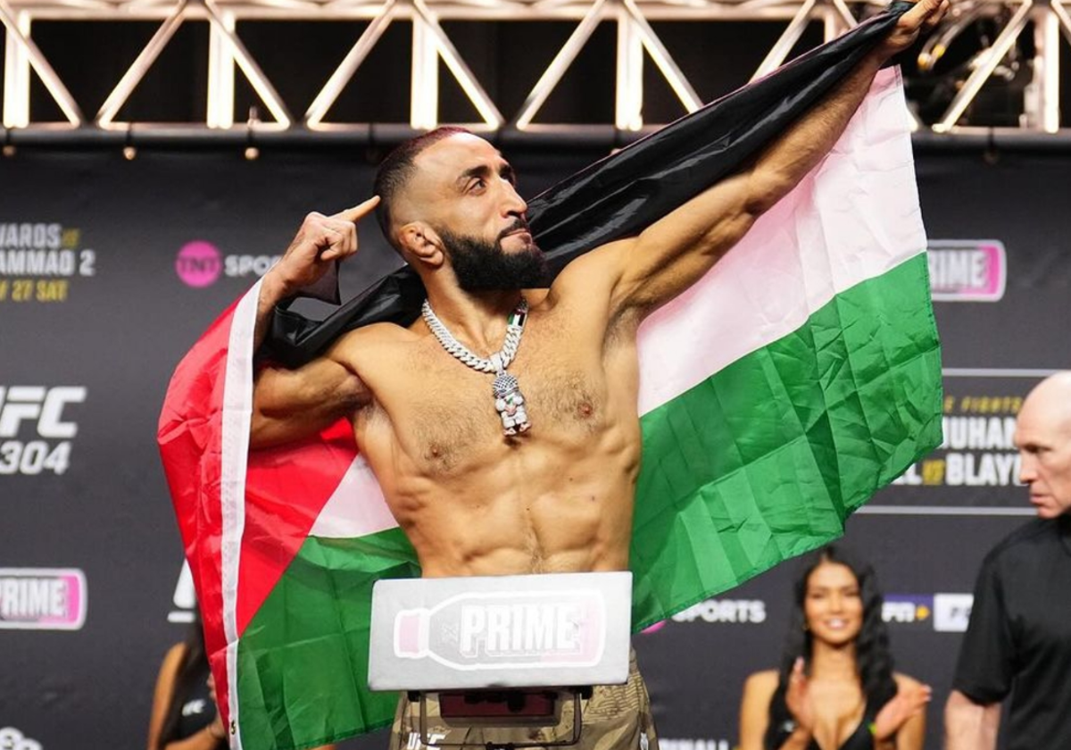 Belal Muhammad en su último pesaje con la bandera de Palestina
