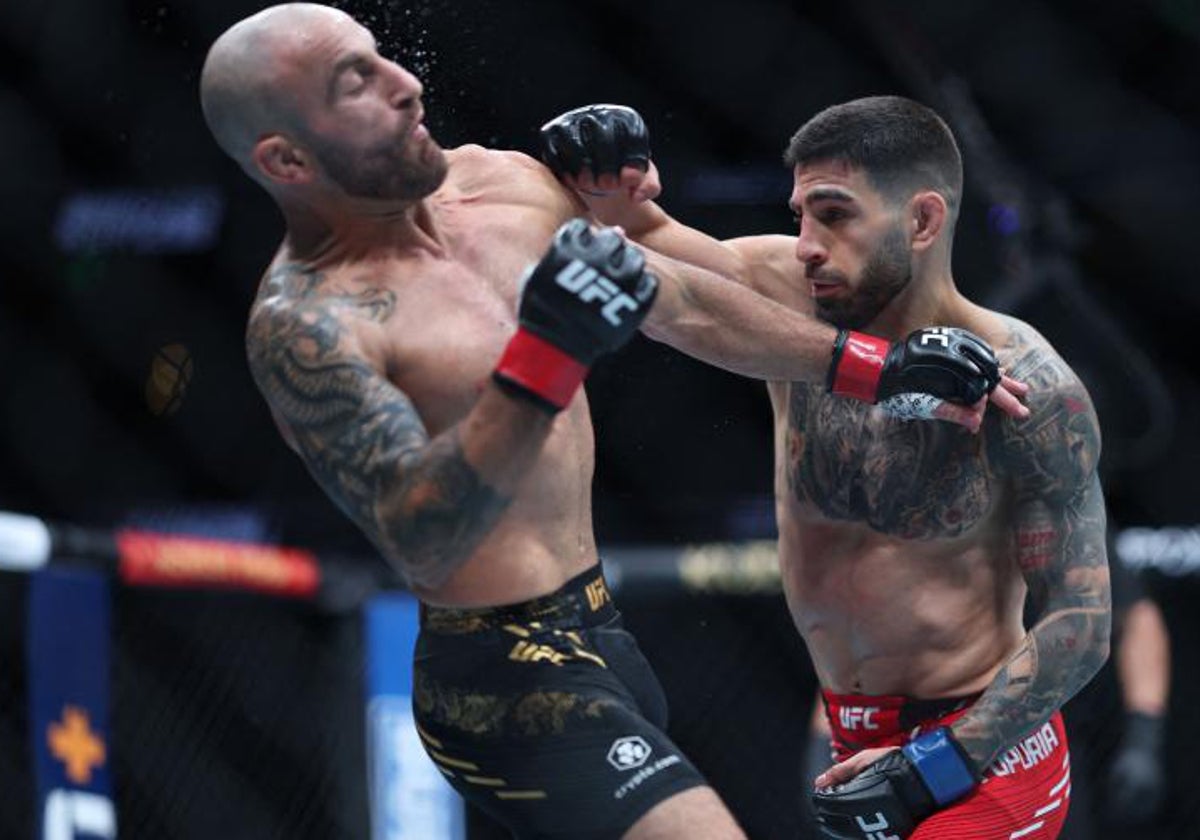 Ilia Topuria conecta una derecha sobre Volkanovski