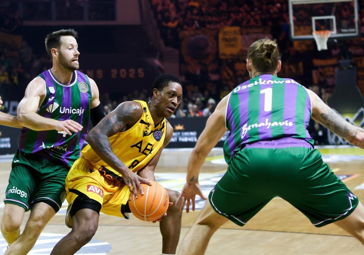 El Unicaja repite en la final de la Champions; el Tenerife, eliminado