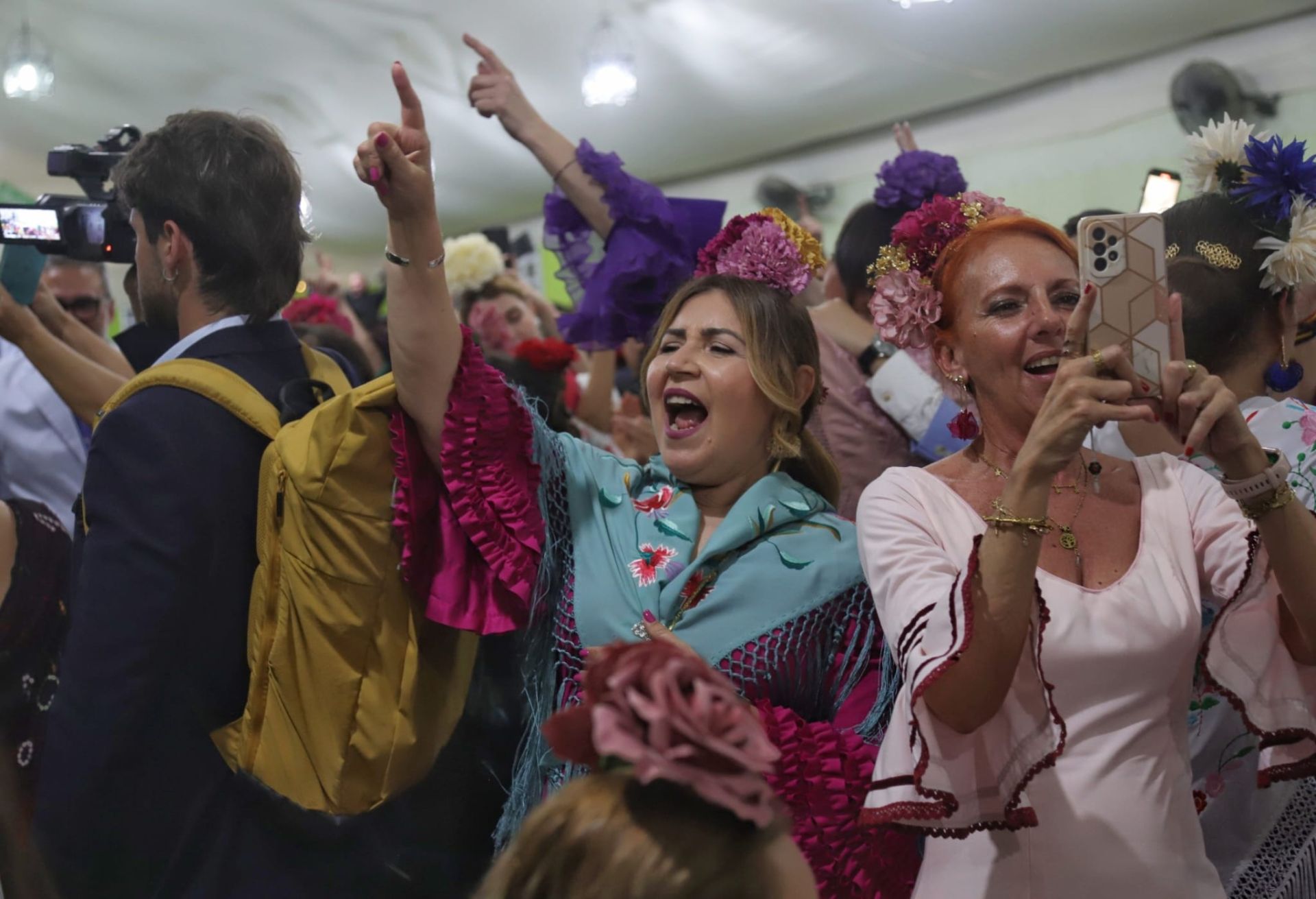 Celebración del pase del Betis a la final en una caseta de Feria