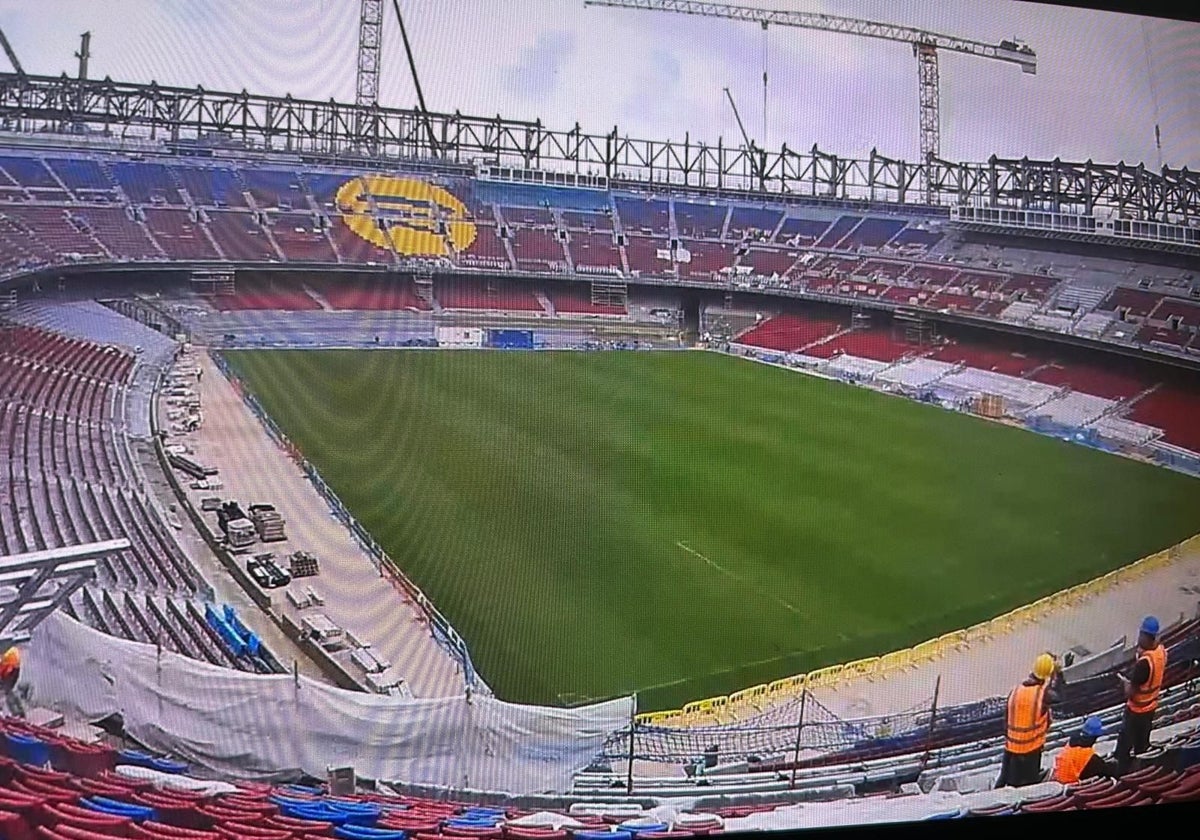 El Camp Nou, este viernes, con el césped plantado