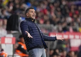 Míchel, hospitalizado de forma repentina, no podrá dirigir al Girona ante el Villarreal