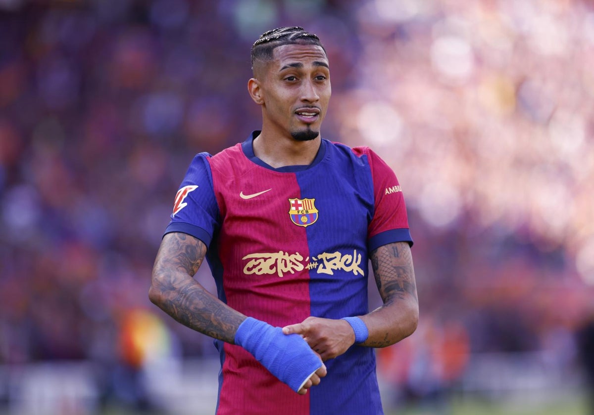 Raphinha durante la celebración del clásico