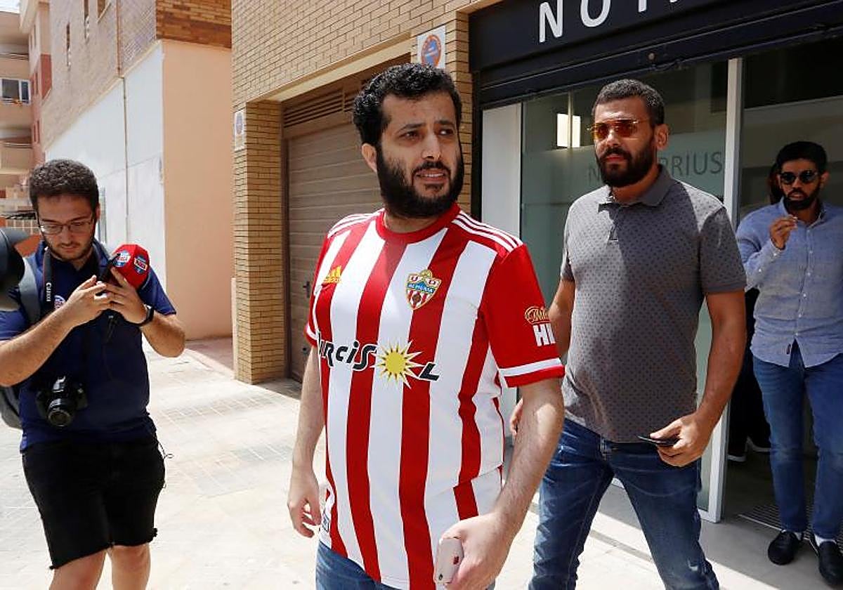 Turki Al-Sheikh sale de la notaria donde firmó la compra de la UD.Almeria