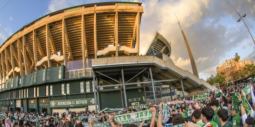 El Betis recibe la autorización de la UEFA para poner una pantalla gigante en el Villamarín para la final de la Conference ante el Chelsea