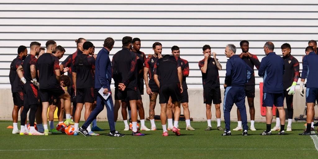 El Sevilla se une tras los graves incidentes en la ciudad deportiva