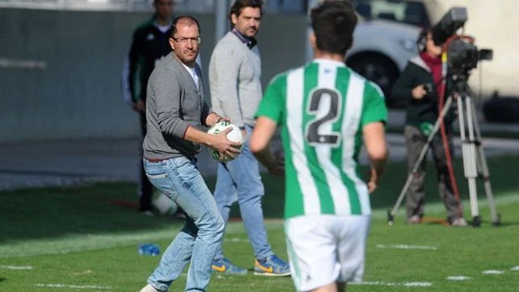 José Juan Romero pide «clemencia» para que la final de campeones de Primera RFEF no sea el 28 y poder ir al Betis-Chelsea