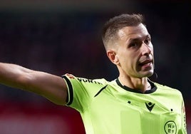 Adrián Cordero Vega, árbitro para el Atlético - Betis del domingo