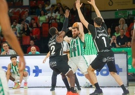El Betis Baloncesto se escapa en la prórroga de una pesadilla (95-94)