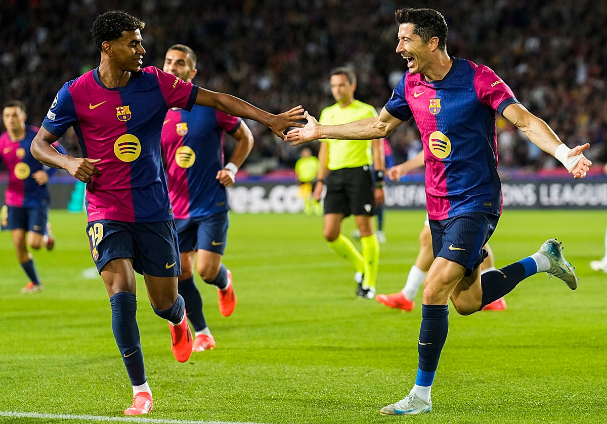 Lamine Yamal y Lewandwski en un partido de esta temporada