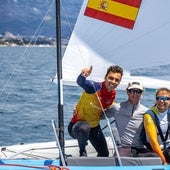Jordi Xammar, el entrenador Juan de la Fuente y Marta Cardona celebran el oro europeo
