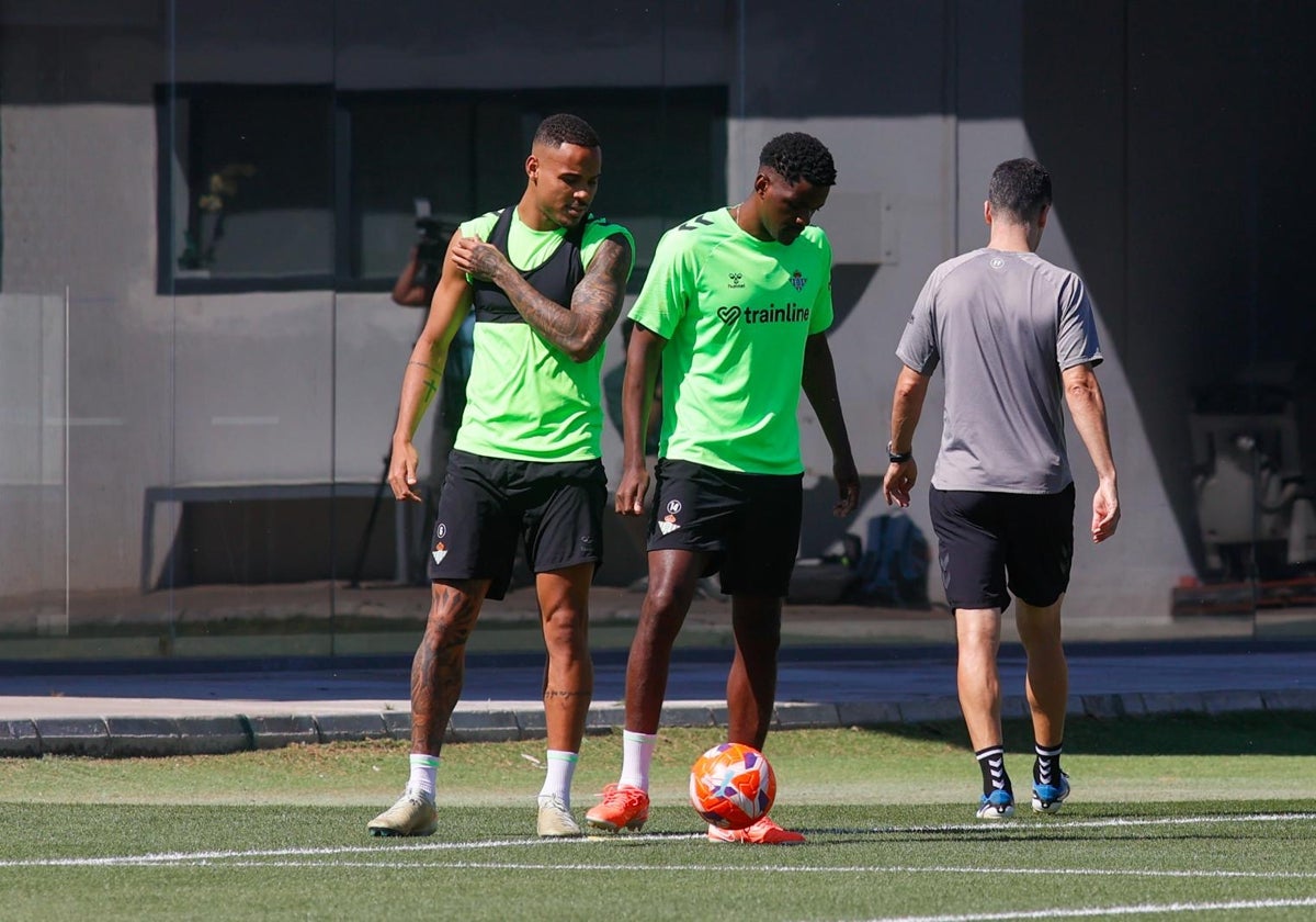 Natan y William Carvalho, en un entrenamiento del conjunto verdiblanco