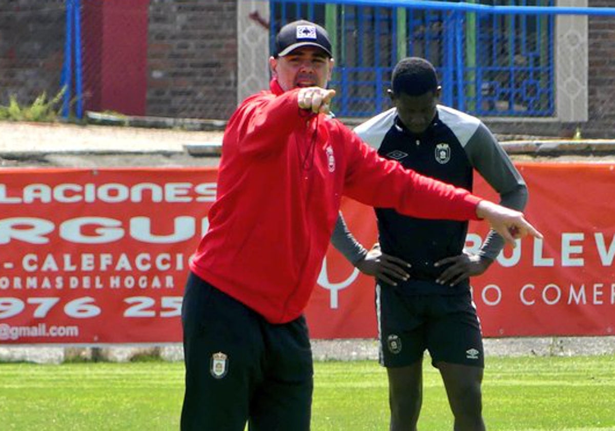 Víctor Valdés, en un entrenamiento con el Real Ávila