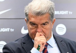 Goldman Sachs presiona a Laporta