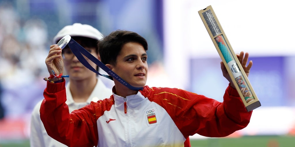 María pérez y ayoub ghadfa, galardonados como mejores deportistas de andalucía en 2024