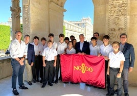El Club Patín Irlandesas, recibido en el Ayuntamiento de Sevilla antes de disputar el Campeonato de España