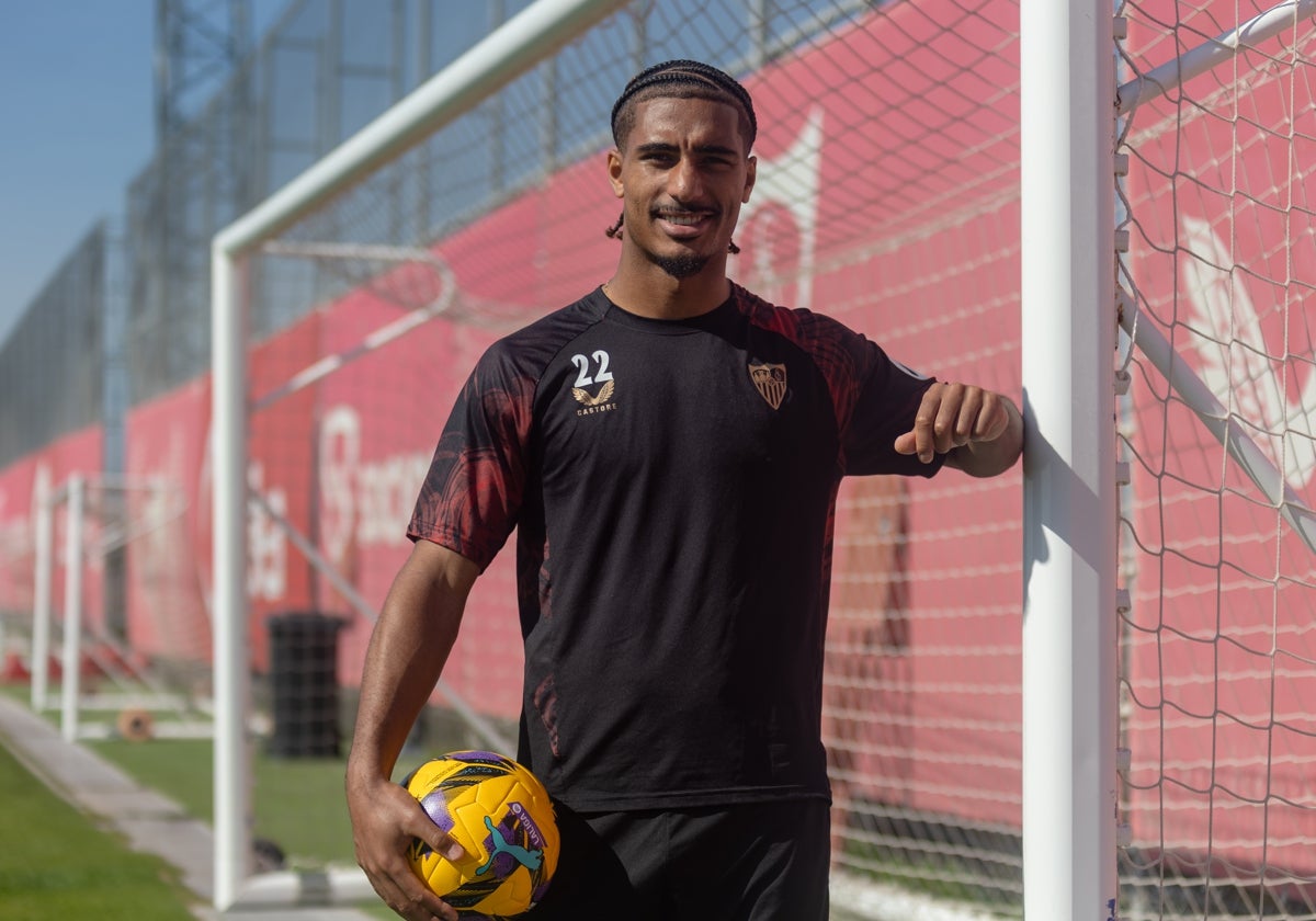 Loïc Badé en un entrenamiento del Sevilla FC