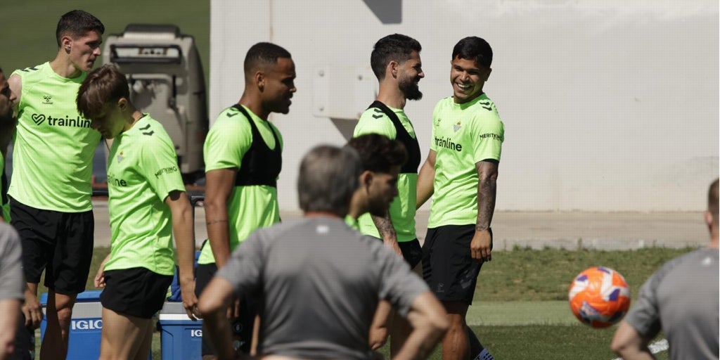 Alineaciones probables del Betis - Valencia de LaLiga EA Sports 2024-2025: onces y banquillo de suplentes
