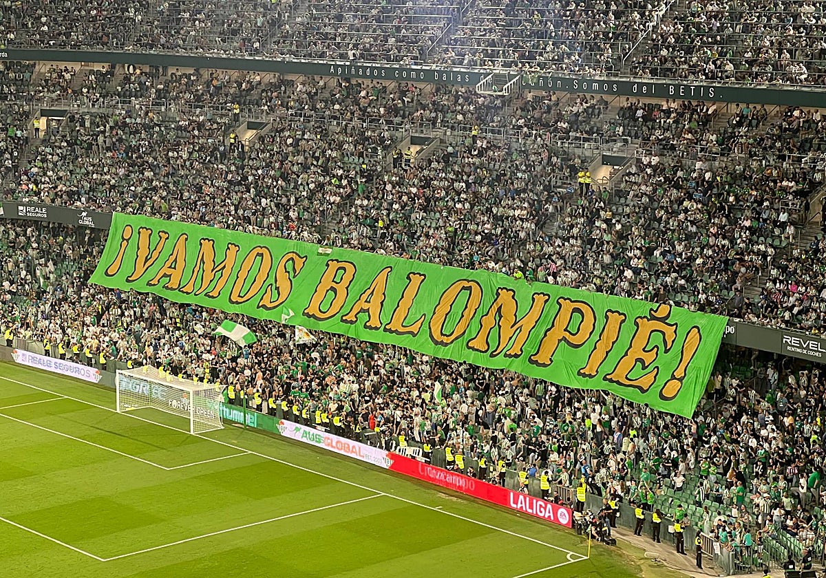 Los ánimos de los béticos antes de la final y en la despedida del Villamarín: «¡Vamos, Balompié!»