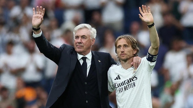 El Bernabéu se rompe en dos en una tarde de despedidas para la historia del Madrid