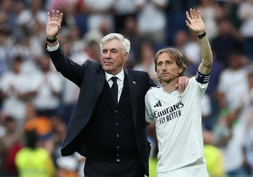 El Bernabéu se rompe en dos en una tarde de despedidas para la historia