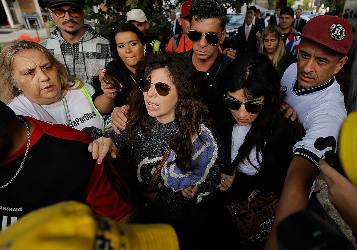 Hijas de Diego Armando Maradona llegando a los tribunales en Buenos Aires