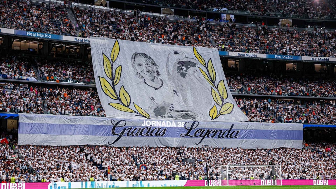 Tifo de despedida en el Santiago Bernabéu para agradecer a Luka Modric su carrera.