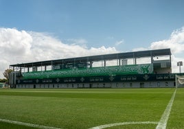 La pancarta en la ciudad deportiva del Betis antes de la final: «Sueño con otra primavera celebrando en Plaza Nueva»