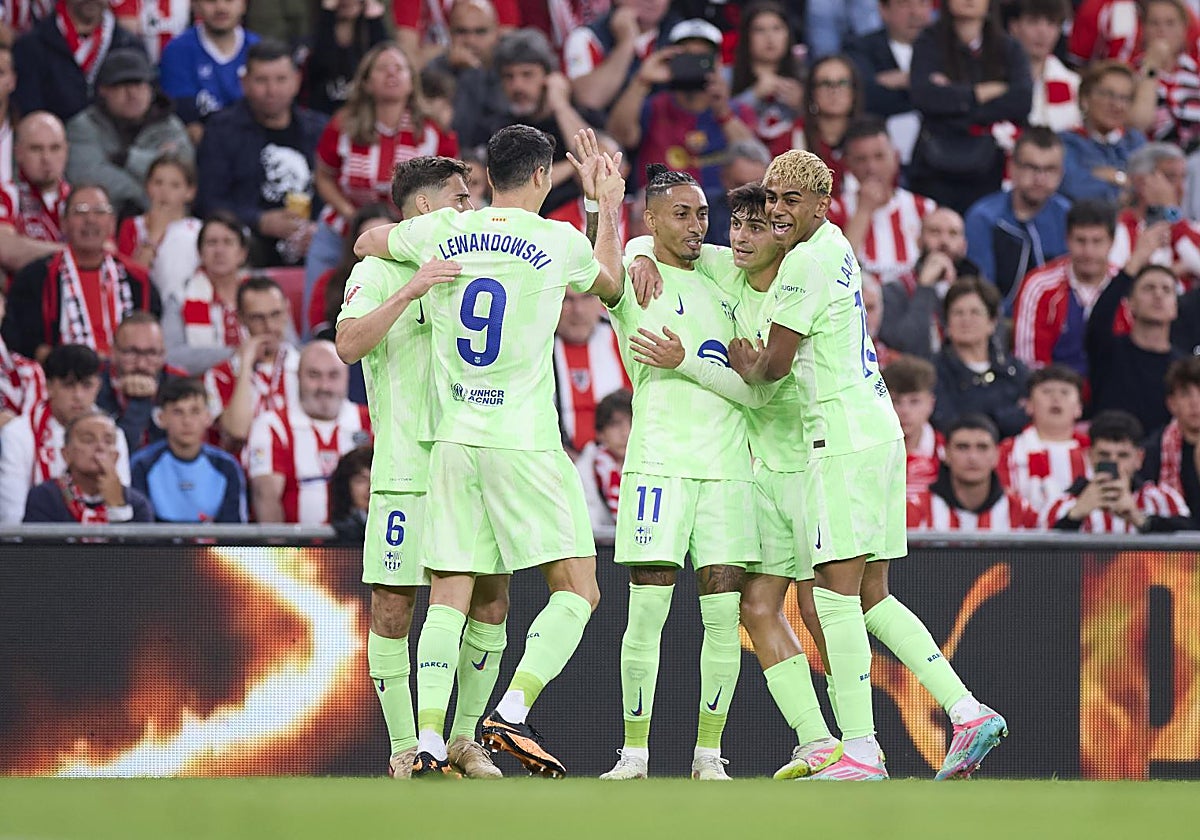 Los jugadores del Barça celebran uno de los goles