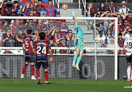 Carlos Álvarez sube al Levante a Primera división