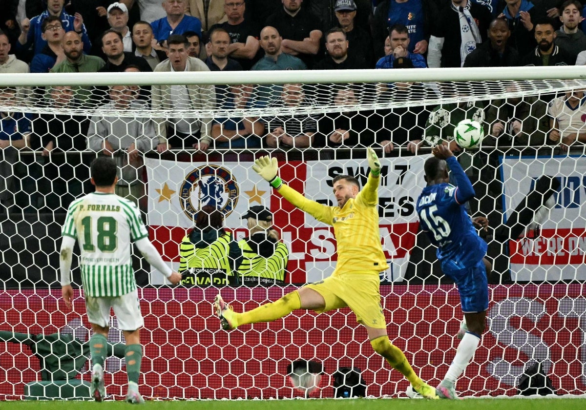 Jackson anotaba con el pecho el 1-2 ante la salida de Adrián