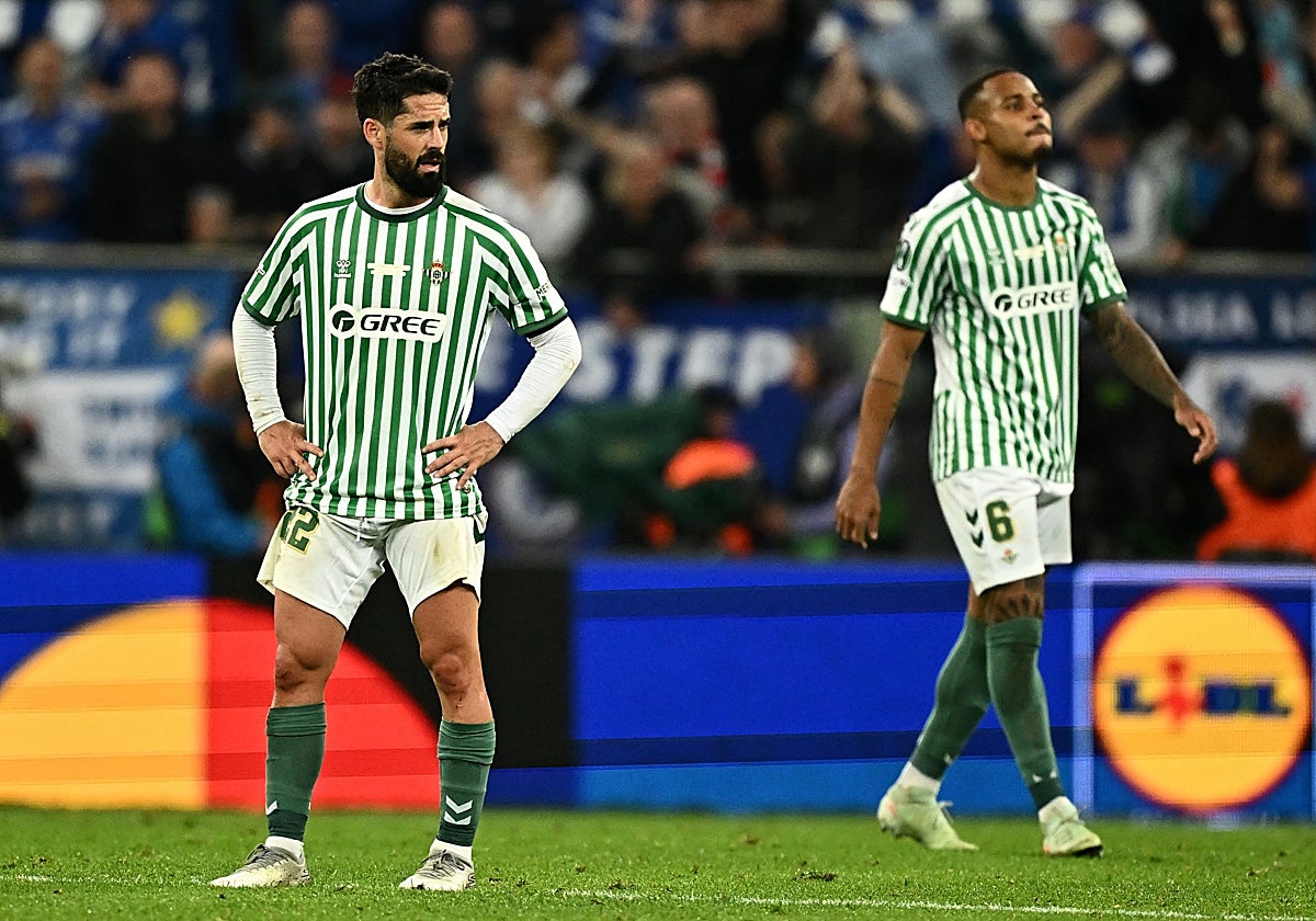Isco, junto a Natan, en la final de Conference Betis - Chelsea