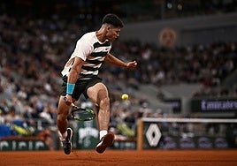 Alcaraz sujeta a un rebelde Marozsan para pasar a tercera ronda