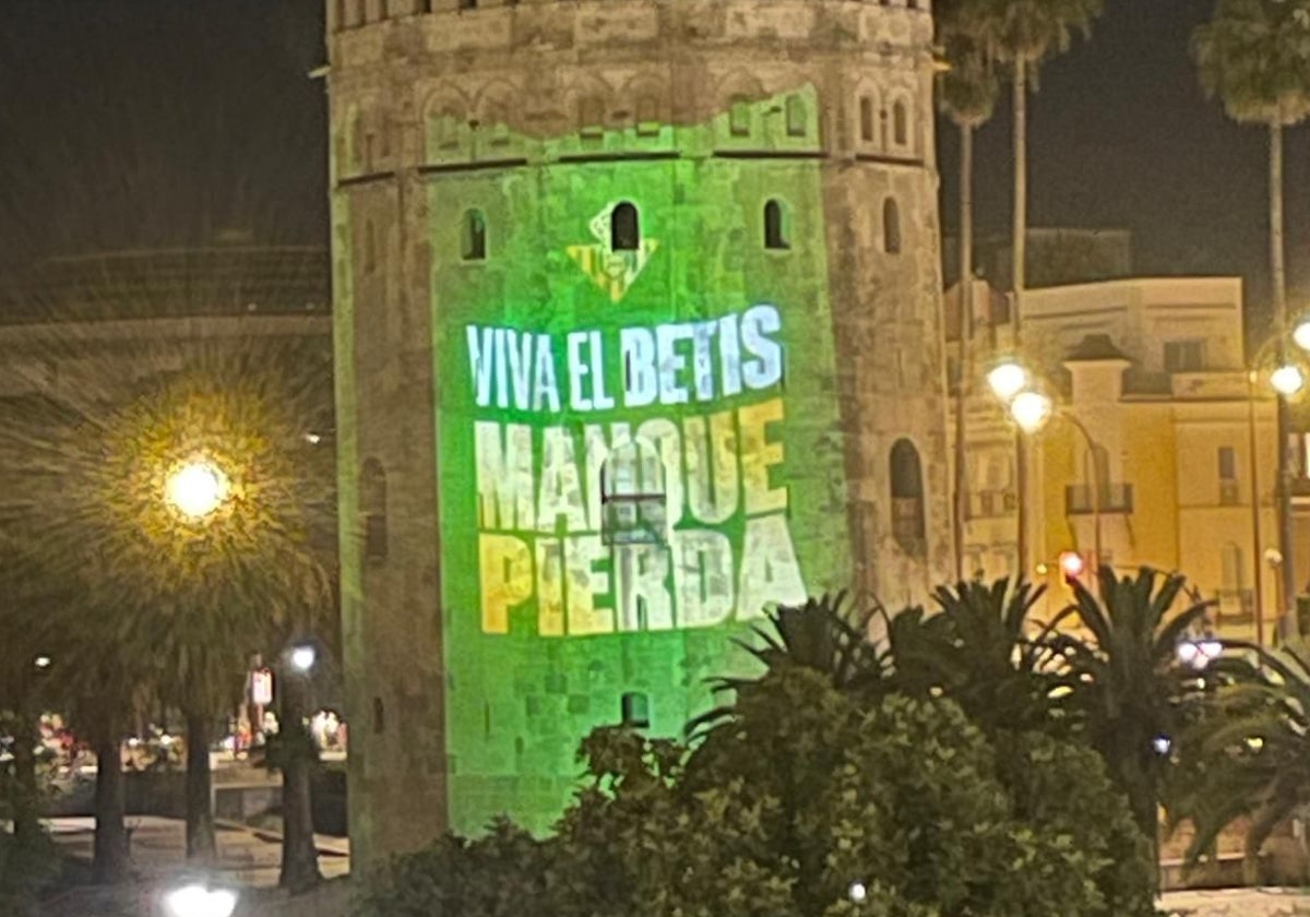 Mensaje dedicado a los béticos en la Torre del Oro de Sevilla