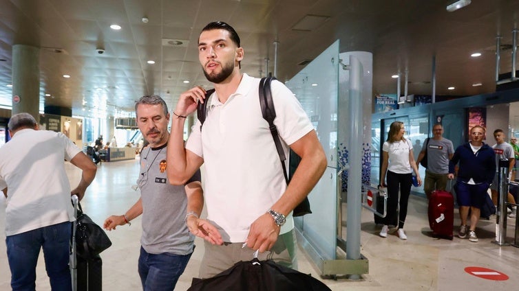 Rafa Mir finaliza su cesión y no descarta nada: «Tengo ganas de demostrar el jugador que soy»