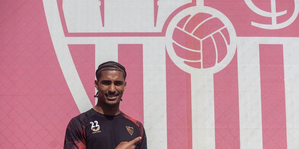 Badé abre la puerta a su salida del sevilla fc