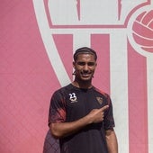 Loïc Badé posa para ABC de Sevilla en la ciudad deportiva nervionense
