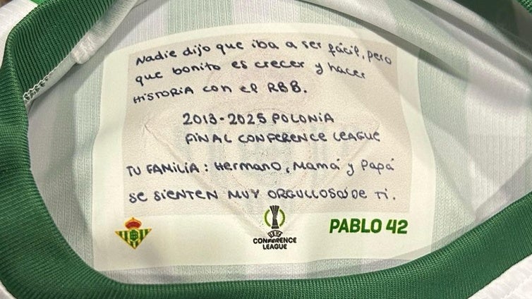 De los corazones en la Cartuja a los mensajes sorpresa de Breslavia: «Qué bonito es crecer con el Real Betis»