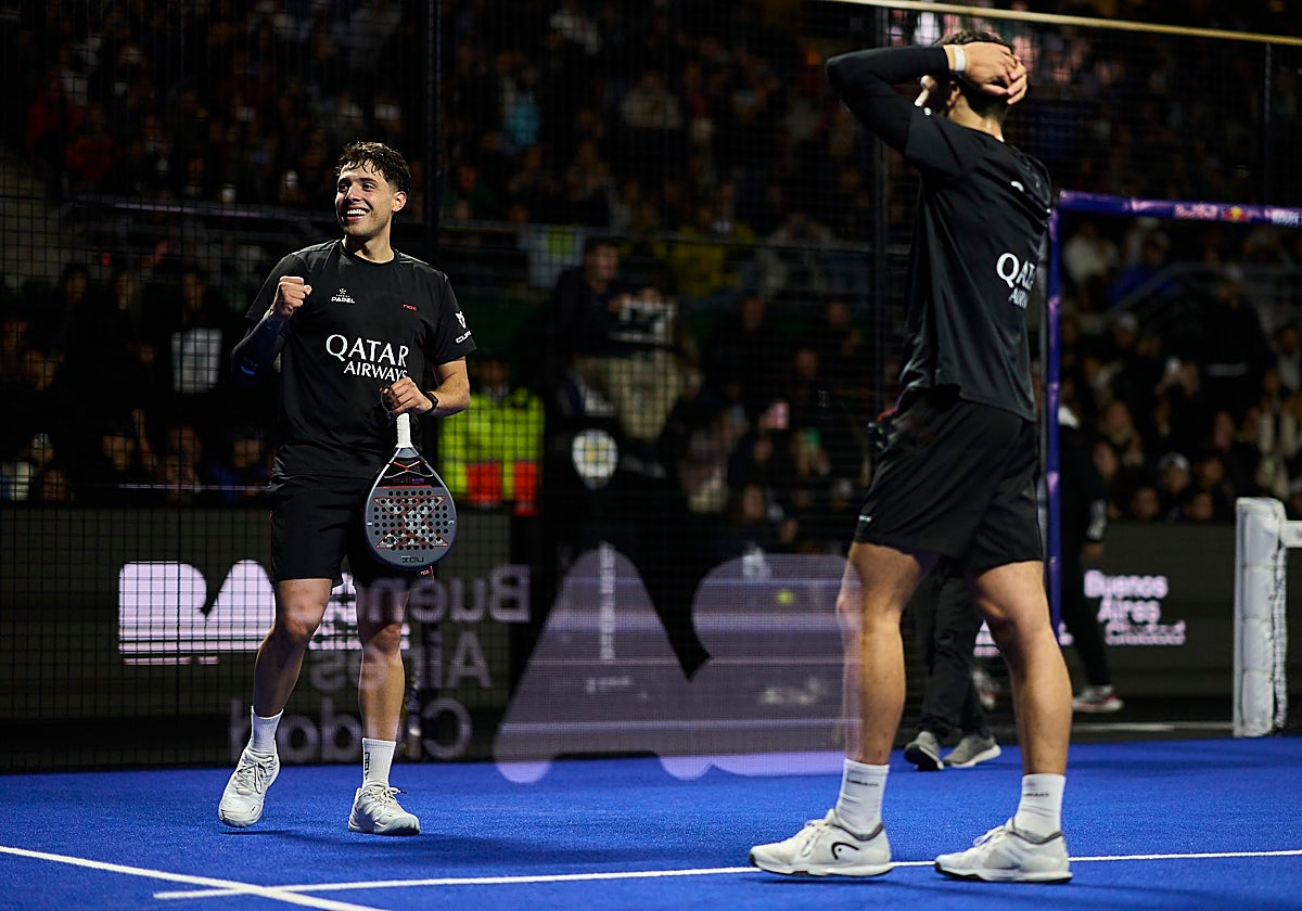 Agustín Tapia y Arturo Coello celebrando la victoria