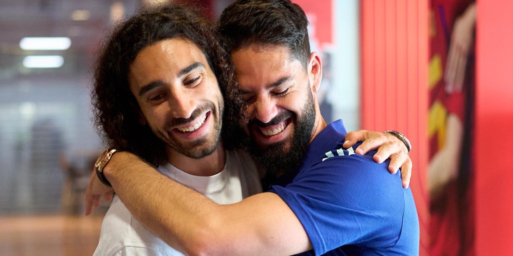 Isco se reencuentra con cucurella en la concentración con la selección: «ahora toca disfrutarte»