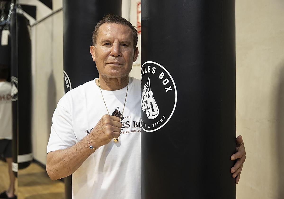 Julio César Chávez posa para ABC en el gimnasio Morales Box de Hermosilla