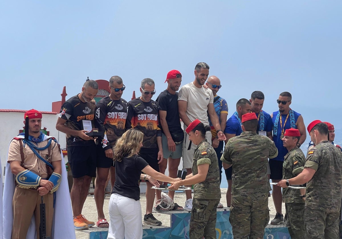 Entrega de medalla de la prueba en la playa de la Ribera
