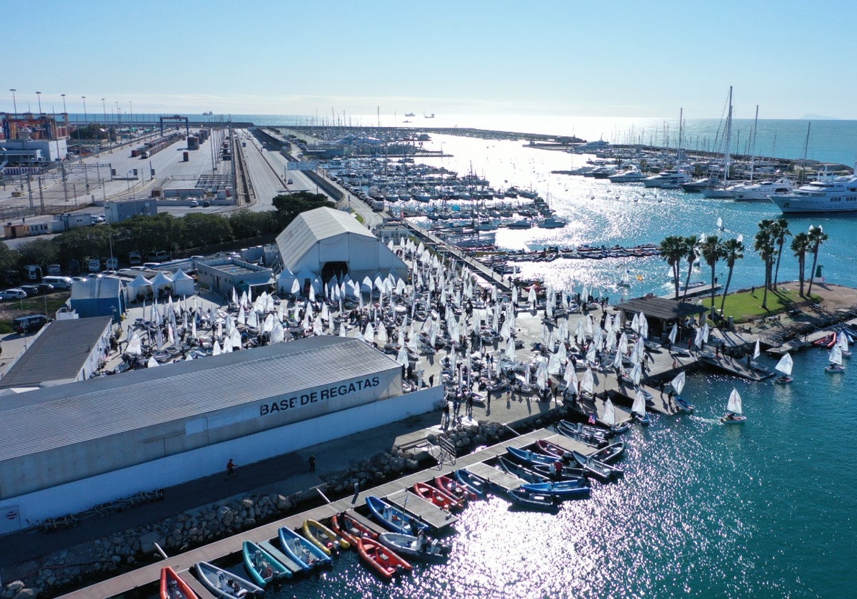 Vista aérea del Real Club Náutico de Valencia, el más grande de España